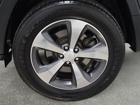 Used 2019 Jeep Cherokee Limited image 31