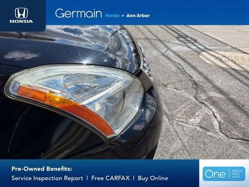 Used 2011 Nissan Rogue SV image 2