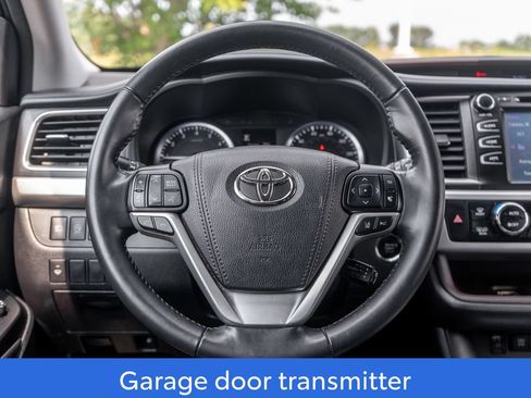 Used 2017 Toyota Highlander XLE AWD/4WD image 16