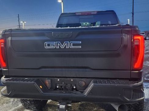Used 2024 GMC Sierra 2500 Denali Ultimate image 2