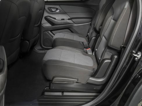 Used 2023 Chevrolet Traverse LT FWD image 33