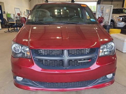 Used 2019 Dodge Grand Caravan SE FWD image 3