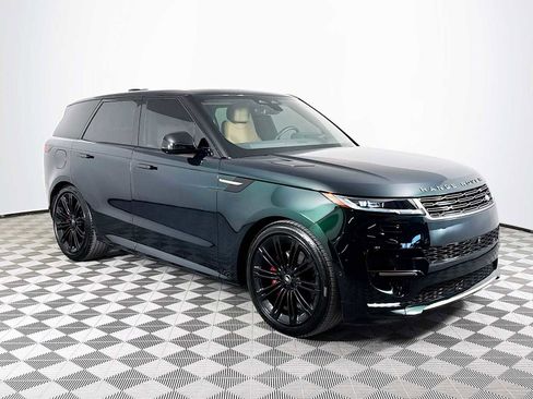 Used 2025 Land Rover Range Rover Sport Dynamic SE image 3