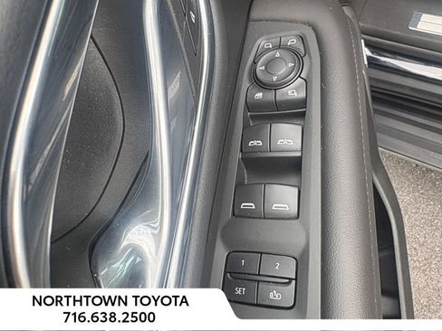 Used 2022 Chevrolet Tahoe LT w/ Luxury Package AWD/4WD image 18