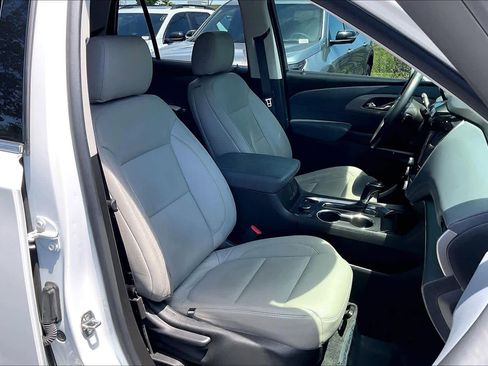 Used 2020 Chevrolet Traverse LT image 8