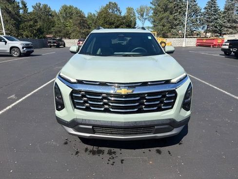 Used 2025 Chevrolet Equinox LT w/ Convenience Package II AWD/4WD image 3