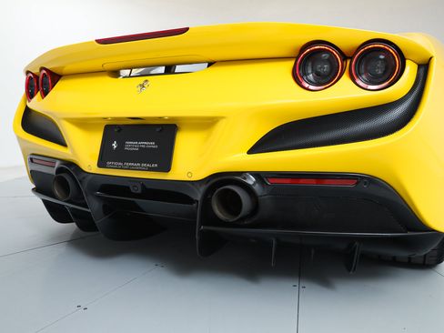 Certified 2022 Ferrari F8 Tributo RWD image 18