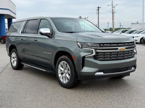 Used 2023 Chevrolet Suburban Premier AWD/4WD image 8