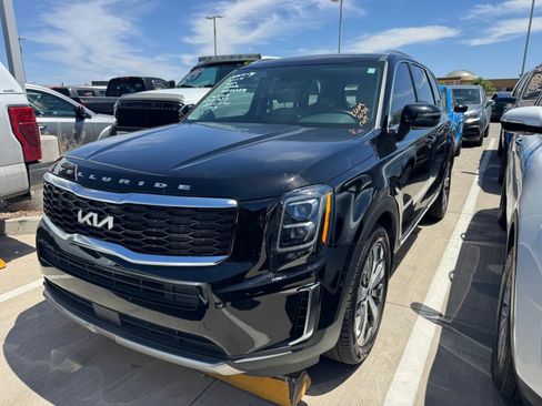 Certified 2022 Kia Telluride EX w/ EX Premium Package FWD image 2
