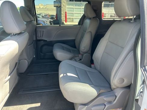 Used 2017 Toyota Sienna XLE w/ XLE Navigation Package AWD/4WD image 28