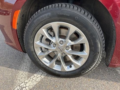 Used 2021 Chrysler Pacifica Touring-L w/ Uconnect Theater Family Group image 9