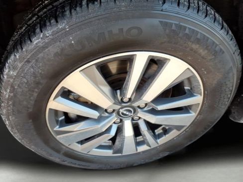 Used 2024 Nissan Pathfinder SL w/ Cargo Package AWD/4WD image 9