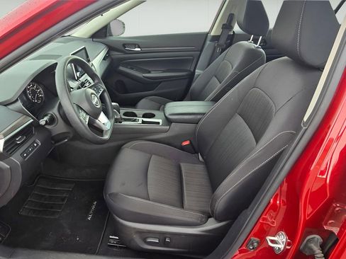 Used 2025 Nissan Altima 2.5 SV FWD image 10