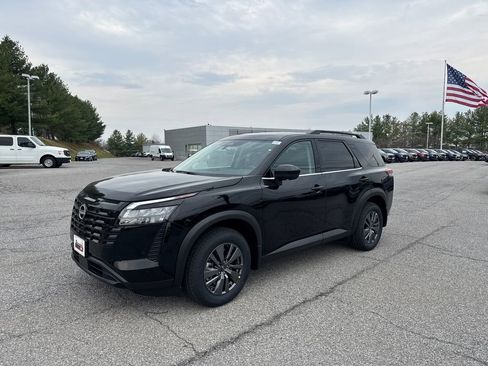 New 2026 Nissan Pathfinder SV w/ SV Premium Package AWD/4WD image 1