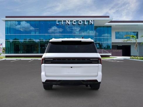 New 2026 Lincoln Navigator Premiere image 5