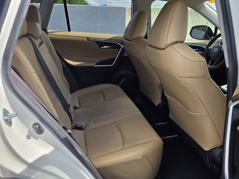 Used 2019 Toyota RAV4 XLE Premium FWD image 18