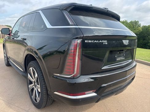 Used 2025 Cadillac Escalade IQ Luxury 2 w/ LPO, Premium Carpet Package AWD/4WD image 3