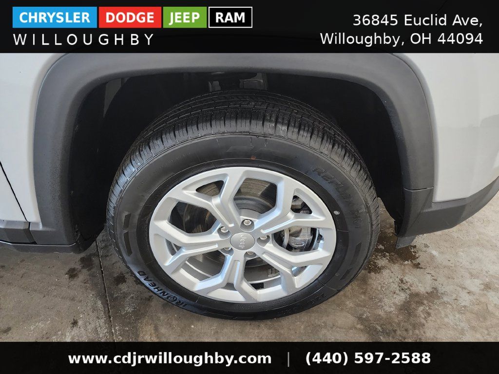 Used 2024 Jeep Compass Latitude AWD/4WD image 39