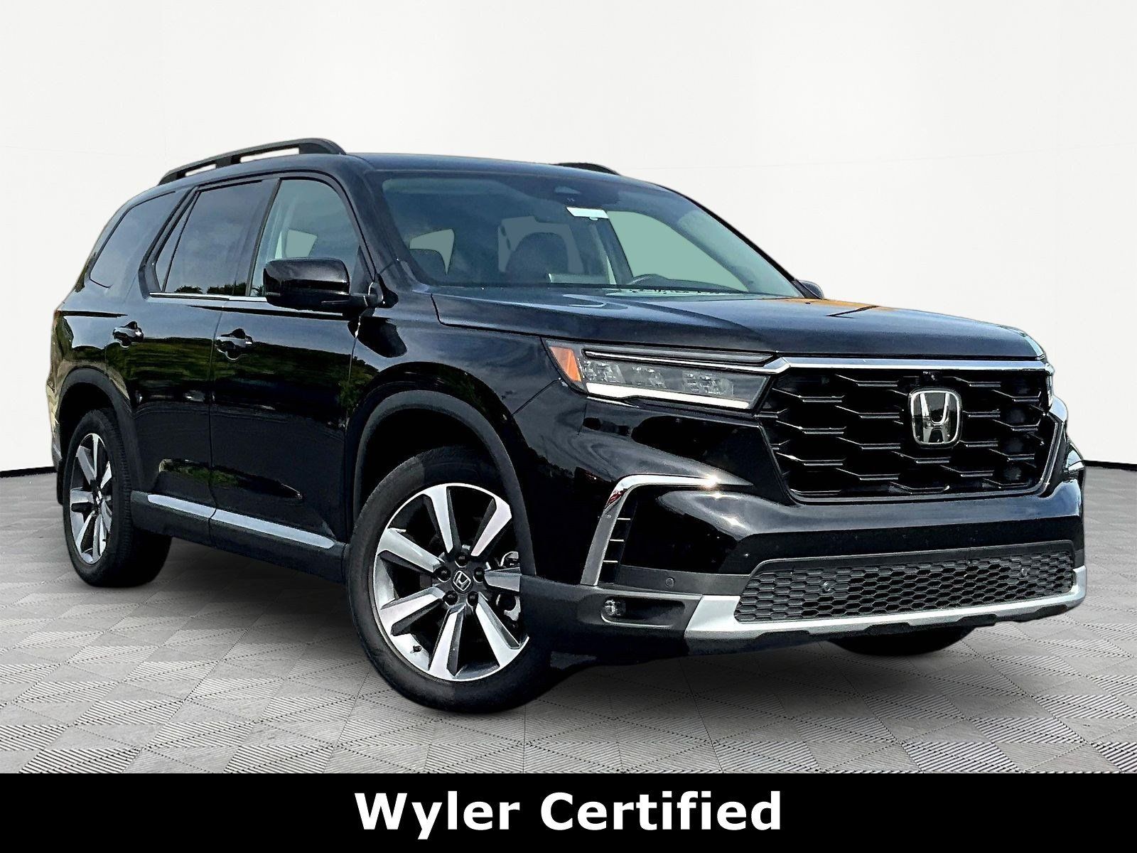 Used 2025 Honda Pilot Elite image 3
