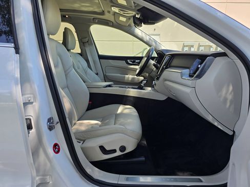 Used 2018 Volvo XC60 T6 Momentum w/ Vision Package AWD/4WD image 24