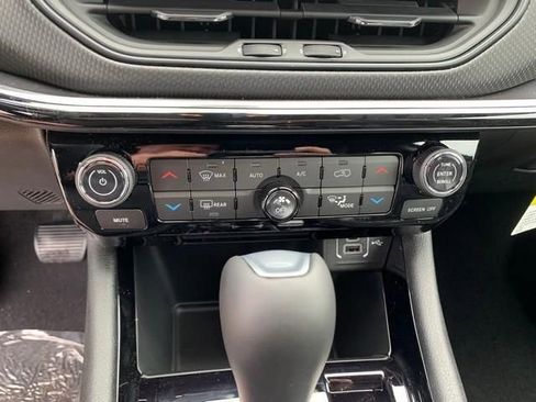 New 2024 Jeep Compass Latitude w/ Convenience Group image 15