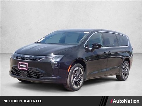 New 2027 Chrysler Pacifica Limited AWD/4WD image 1