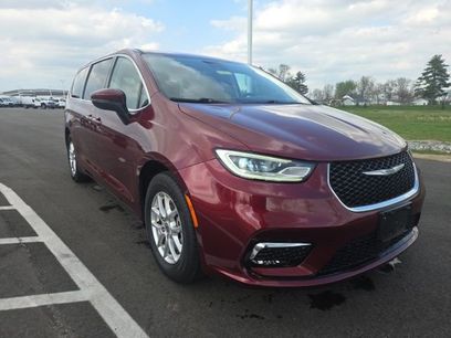 Used 2023 Chrysler Pacifica Touring-L