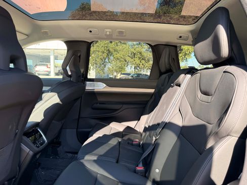 Used 2025 Volvo EX90 Ultra AWD/4WD image 15