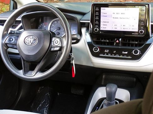 Used 2021 Toyota Corolla LE w/ Carpet Mat Package (TMS) FWD image 42