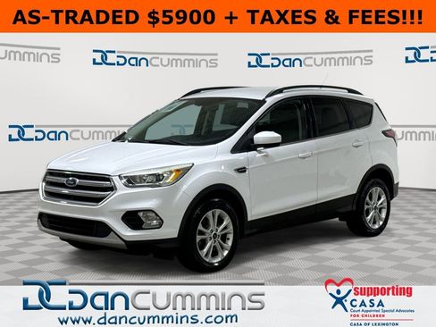 Used 2017 Ford Escape SE w/ Equipment Group 201A image 1