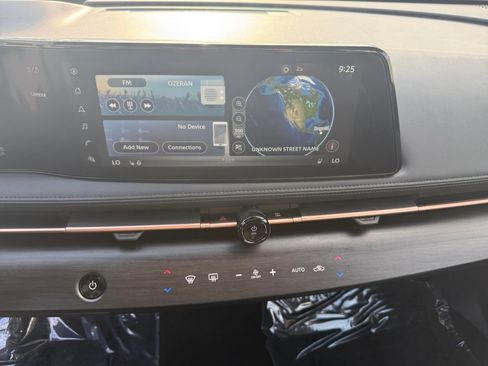 Used 2024 Nissan Ariya FWD image 14