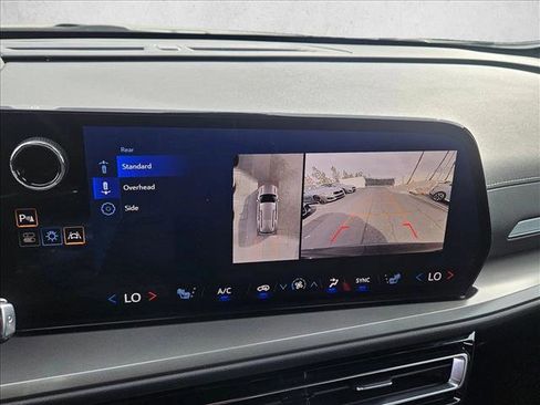 Used 2024 Chevrolet Traverse LT image 13