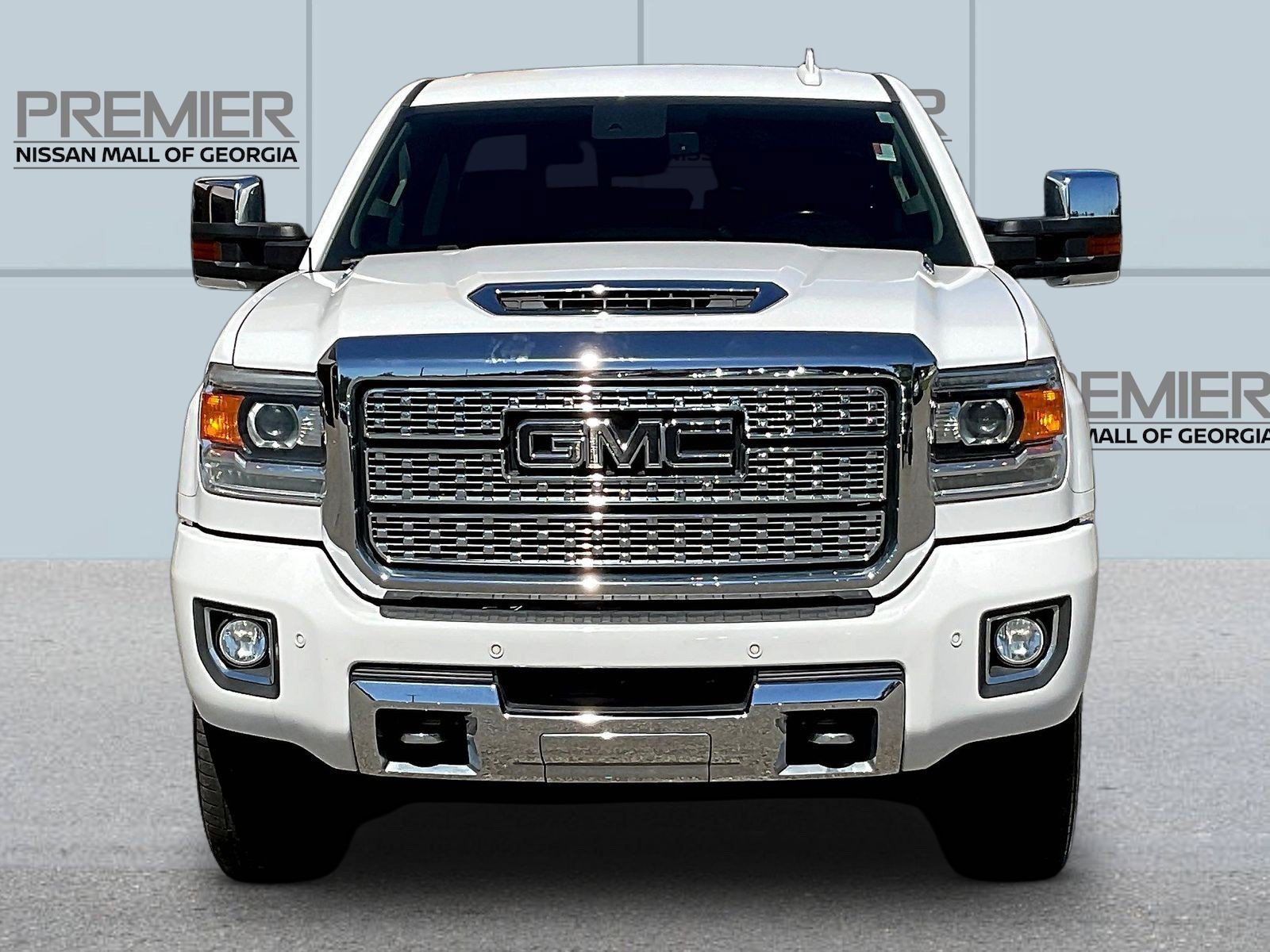 Used 2018 GMC Sierra 2500 Denali w/ Duramax Plus Package AWD/4WD image 2