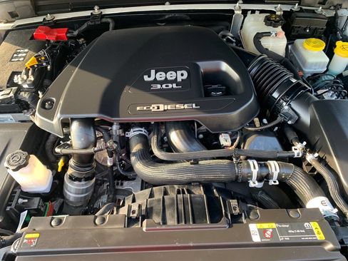 Used 2023 Jeep Wrangler Unlimited Rubicon AWD/4WD image 22
