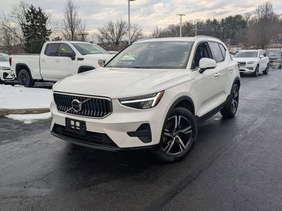 Used 2025 Volvo XC40 B5 Core