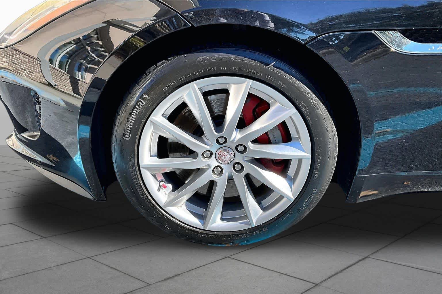 Used 2016 Jaguar F-TYPE Coupe RWD image 9