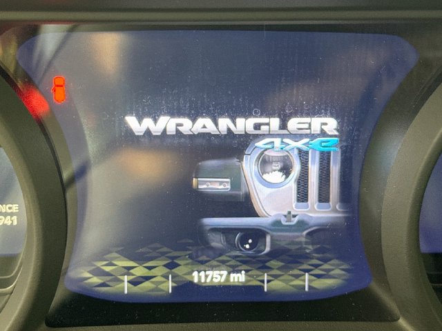 Used 2024 Jeep Wrangler Unlimited w/ Convenience Group AWD/4WD image 16