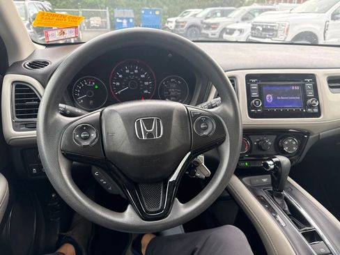 Used 2019 Honda HR-V LX image 9