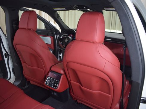 Used 2024 Maserati Grecale Trofeo image 19