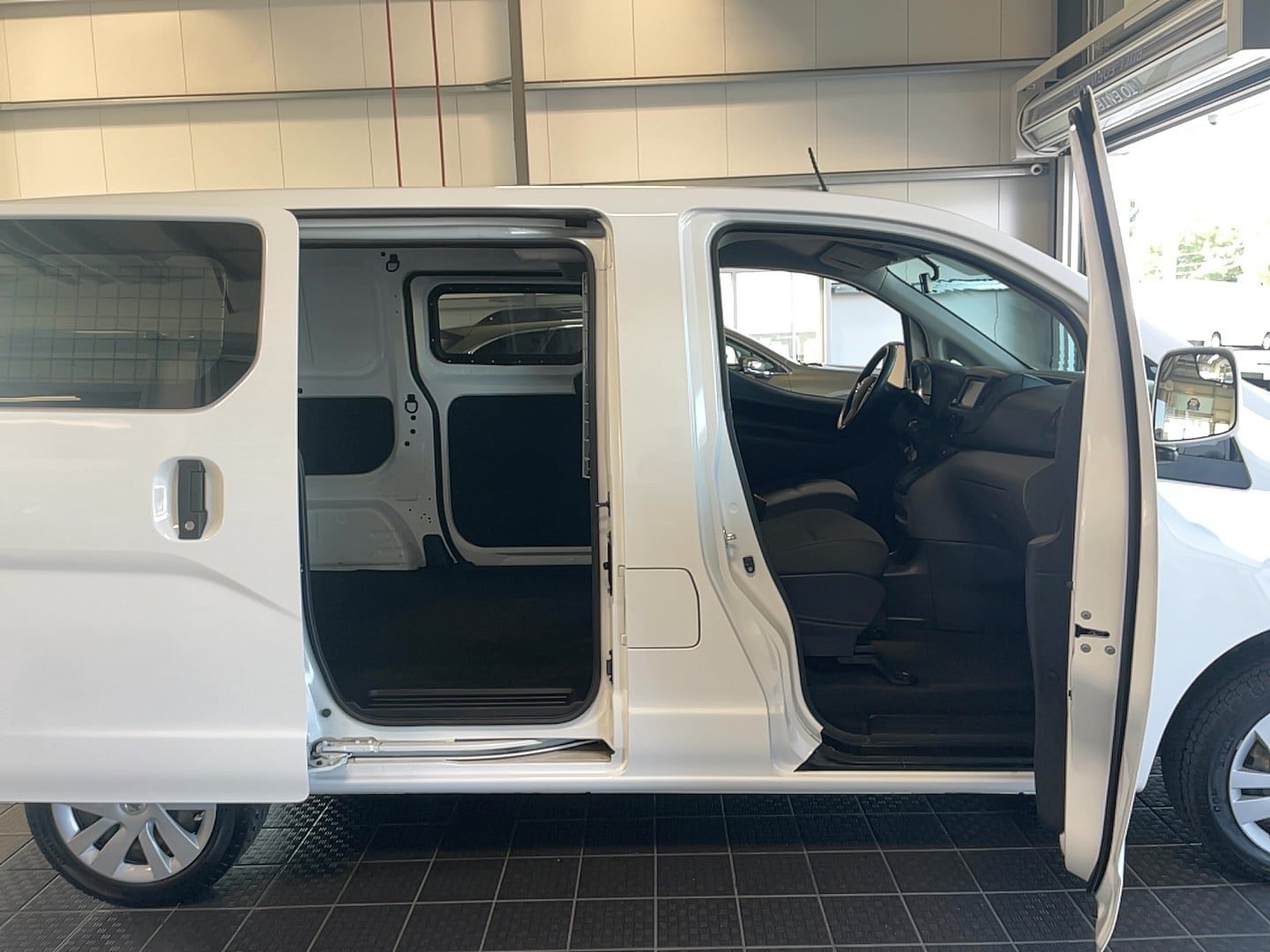Used 2021 Nissan NV200 SV w/ Sliding Door Glass Package FWD image 12