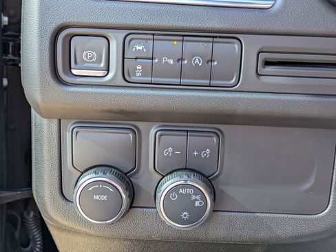 Used 2024 Chevrolet Suburban LT image 22