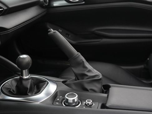 Used 2022 MAZDA MX-5 Miata Grand Touring w/ Appearance Package RWD image 23