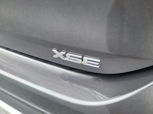 Used 2024 Toyota Highlander XSE FWD image 10