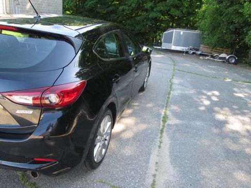 Used 2017 MAZDA MAZDA3 Touring FWD image 10