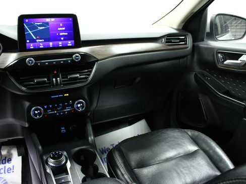 Used 2020 Ford Escape Titanium image 19