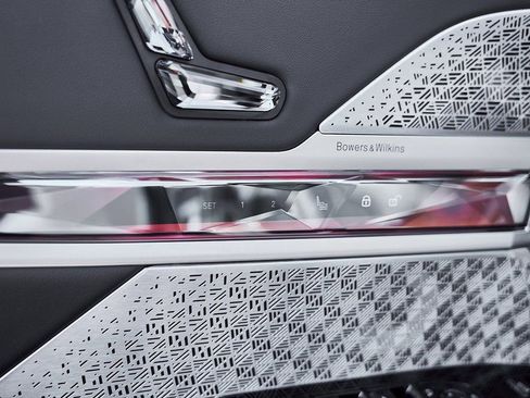 Used 2024 BMW 760i xDrive AWD/4WD image 33