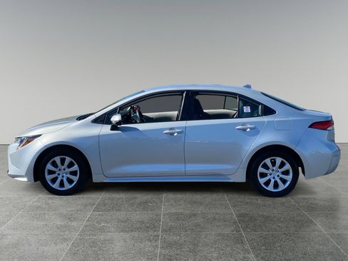 Used 2025 Toyota Corolla LE image 2