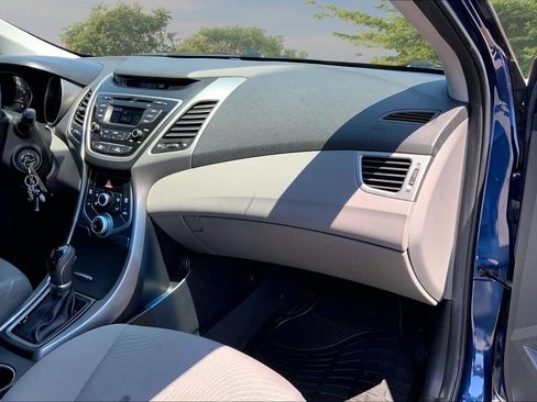 Used 2015 Hyundai Elantra SE FWD image 23