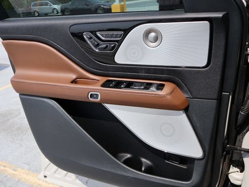 Used 2024 Lincoln Aviator Reserve w/ Equipment Group 201A AWD/4WD image 39