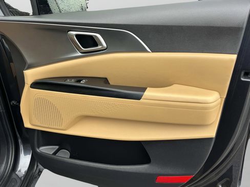 Certified 2024 Kia Carnival LX image 25